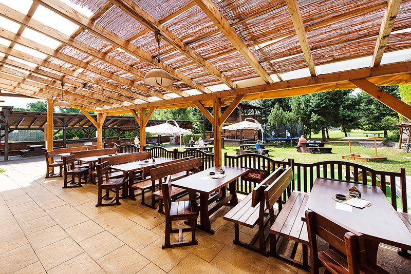 Holiday Park Vrchlabí - Liščí farma | letní terasa
